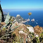 Tra Montagne E Mare