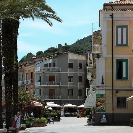 Tra Montagne E Mare