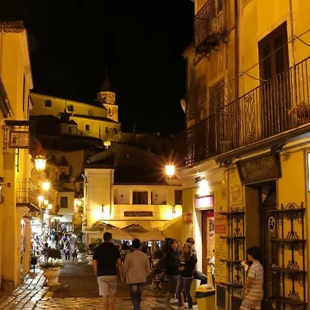 Tra Montagne E Mare Lejlighed Ispani