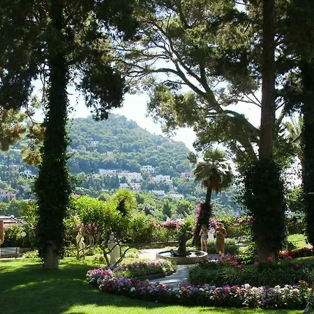 Tra Montagne E Mare