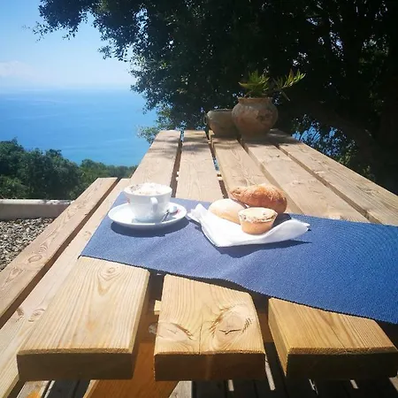 Tra Montagne E Mare
