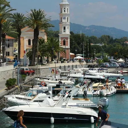 Tra Montagne E Mare Ispani