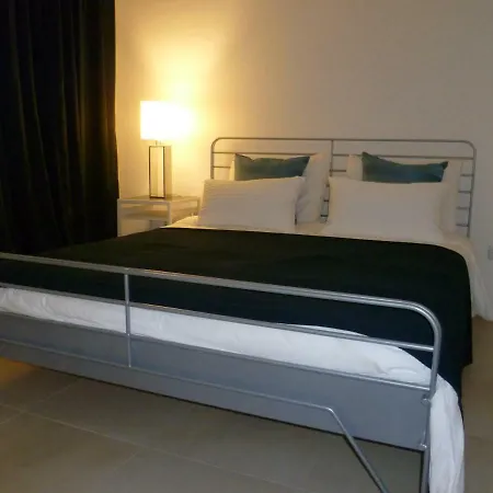 Tra Montagne E Mare * Ispani