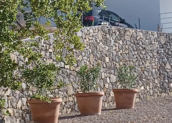 Tra Montagne E Mare Ispani