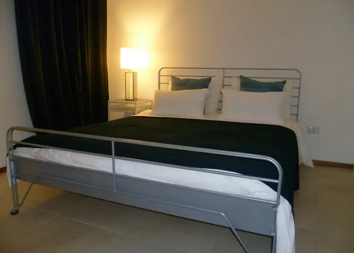 Tra Montagne E Mare * Ispani